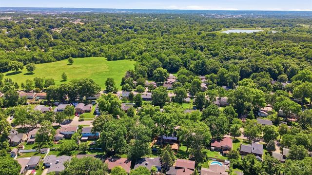 38 Handel Lane, Greenhills, OH 45218
