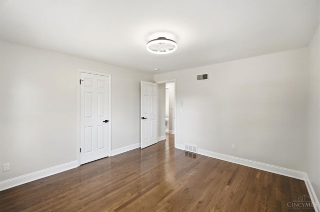 38 Handel Lane, Greenhills, OH 45218