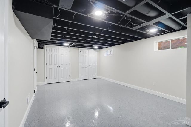 38 Handel Lane, Greenhills, OH 45218