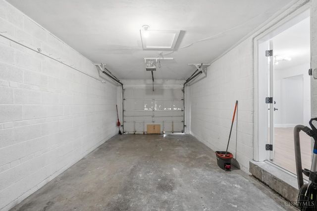 38 Handel Lane, Greenhills, OH 45218