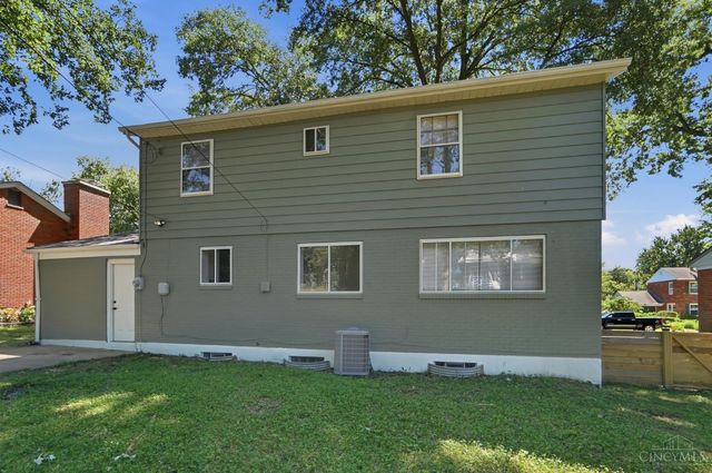 38 Handel Lane, Greenhills, OH 45218