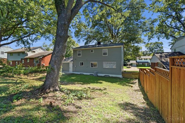 38 Handel Lane, Greenhills, OH 45218