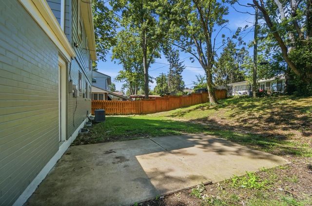 38 Handel Lane, Greenhills, OH 45218