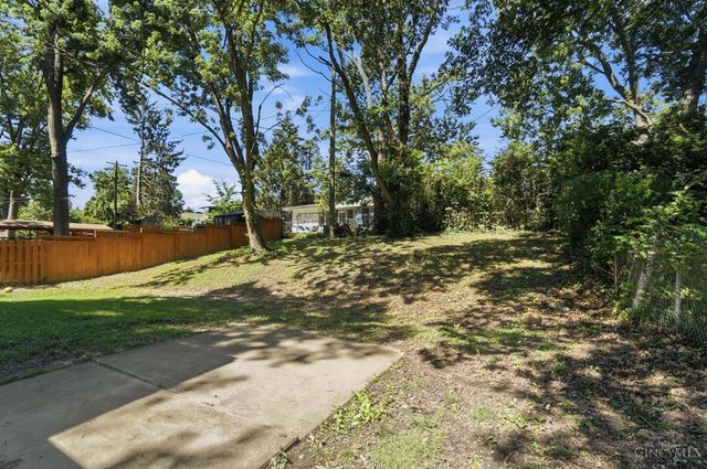38 Handel Lane, Greenhills, OH 45218