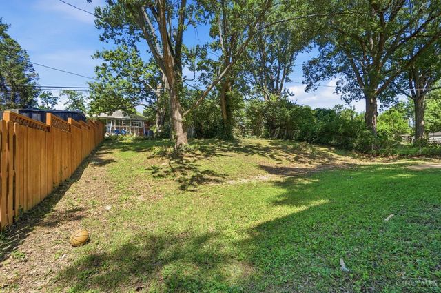 38 Handel Lane, Greenhills, OH 45218