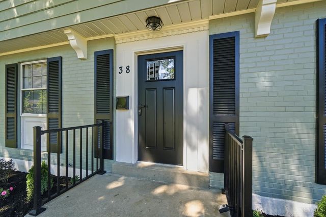 38 Handel Lane, Greenhills, OH 45218