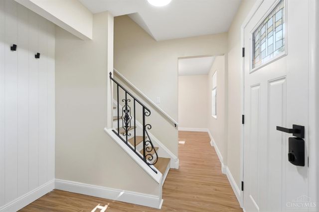 38 Handel Lane, Greenhills, OH 45218