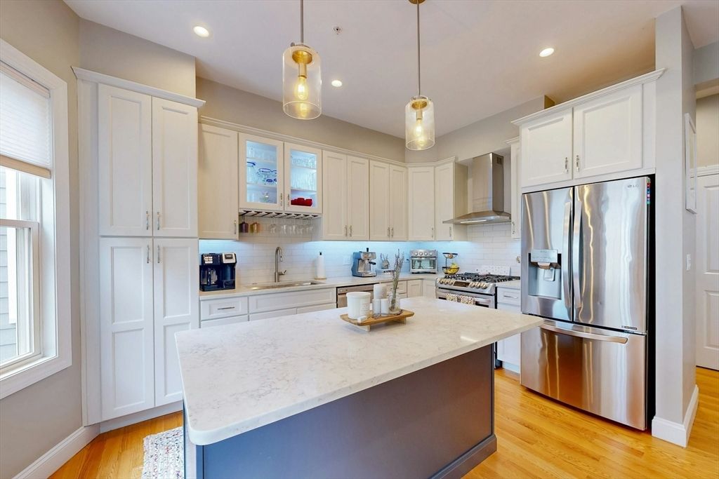 27 Thornley 2, Boston, MA 02125