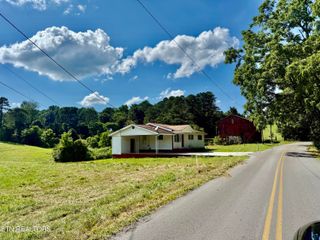 1087 HARMON Rd, New Tazewell, TN 37825