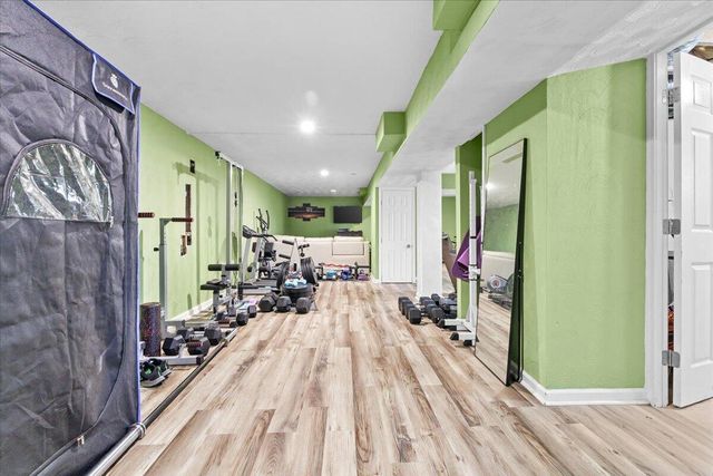 2633 Springhill DR, Roanoke, VA 24017