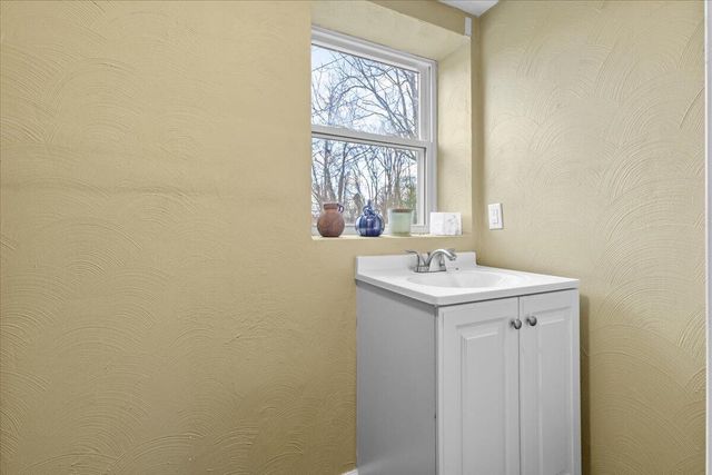 2633 Springhill DR, Roanoke, VA 24017