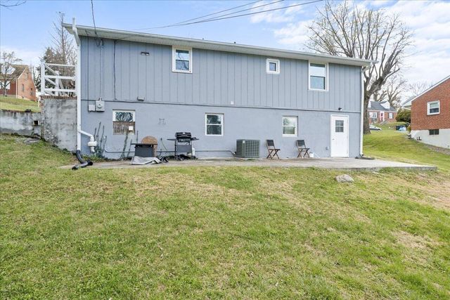 2633 Springhill DR, Roanoke, VA 24017