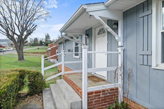 2633 Springhill DR, Roanoke, VA 24017