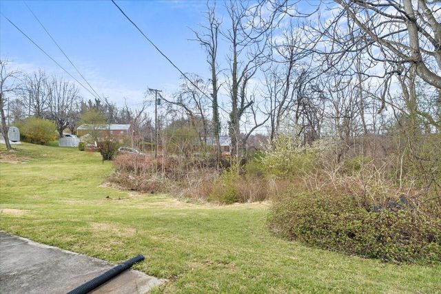 2633 Springhill DR, Roanoke, VA 24017