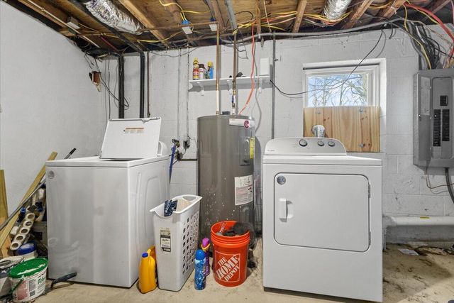 2633 Springhill DR, Roanoke, VA 24017