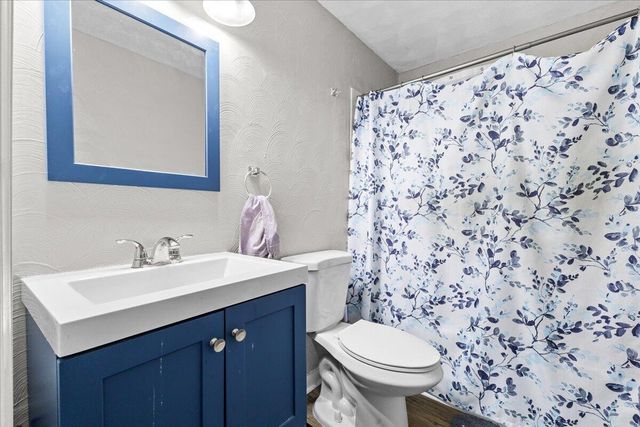 2633 Springhill DR, Roanoke, VA 24017