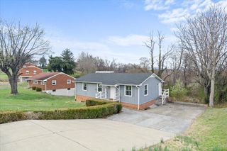 2633 Springhill DR, Roanoke, VA 24017