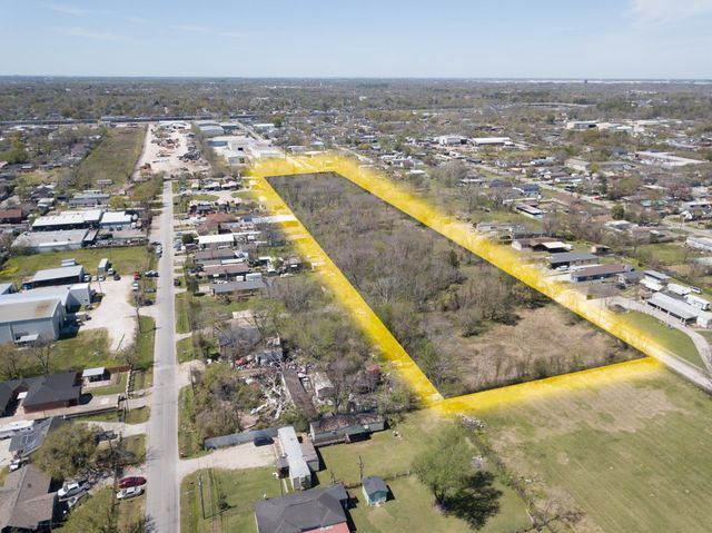 000 Sunny Drive, Houston, TX 77093