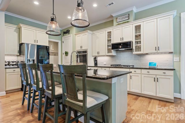 115 Hillside Cove Court, Mooresville, NC 28117