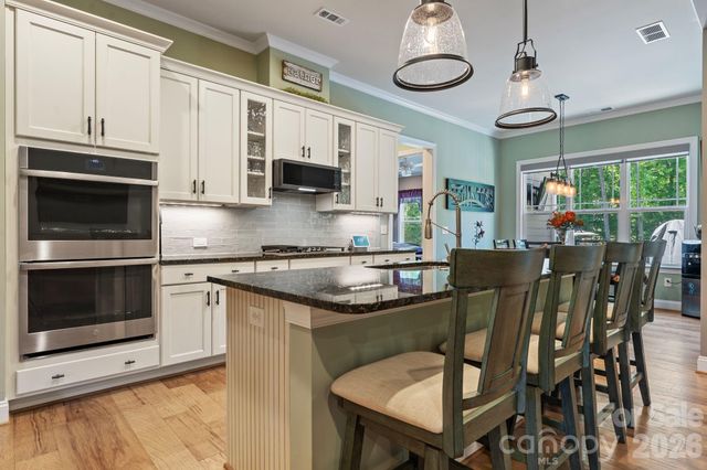 115 Hillside Cove Court, Mooresville, NC 28117