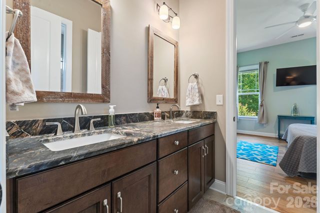 115 Hillside Cove Court, Mooresville, NC 28117