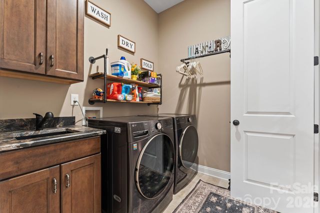 115 Hillside Cove Court, Mooresville, NC 28117