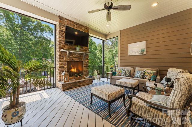 115 Hillside Cove Court, Mooresville, NC 28117