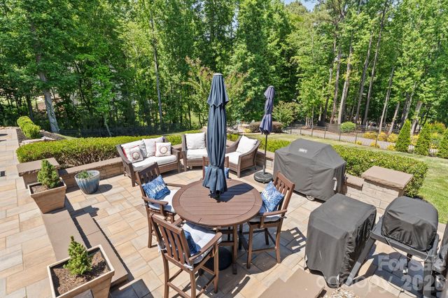 115 Hillside Cove Court, Mooresville, NC 28117