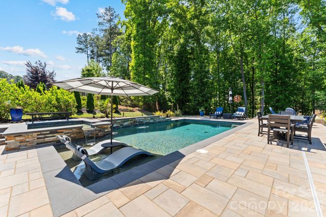 115 Hillside Cove Court, Mooresville, NC 28117