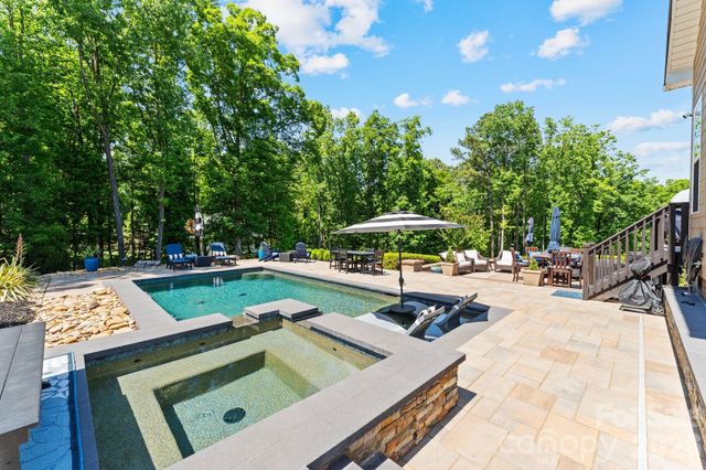 115 Hillside Cove Court, Mooresville, NC 28117
