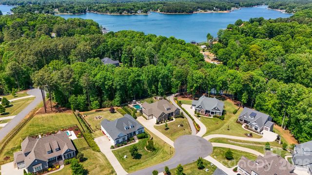 115 Hillside Cove Court, Mooresville, NC 28117
