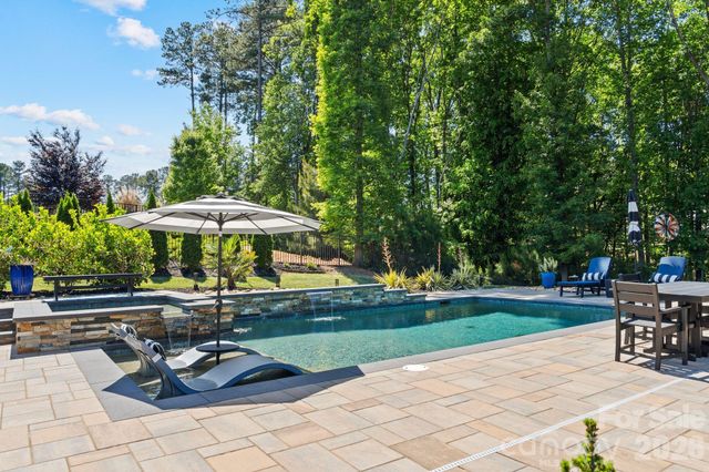 115 Hillside Cove Court, Mooresville, NC 28117