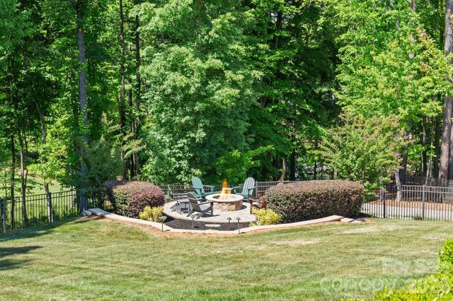 115 Hillside Cove Court, Mooresville, NC 28117
