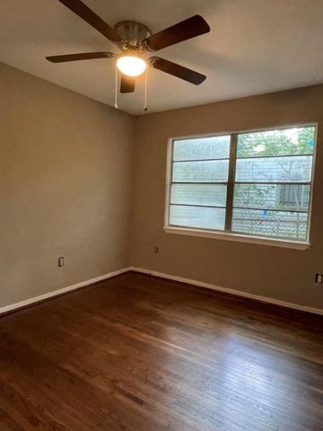 4914 Meadow Park Drive, Houston, TX 77048