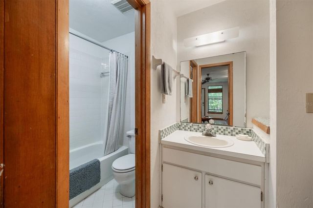 6424 SW 26TH PL, Gainesville, FL 32608
