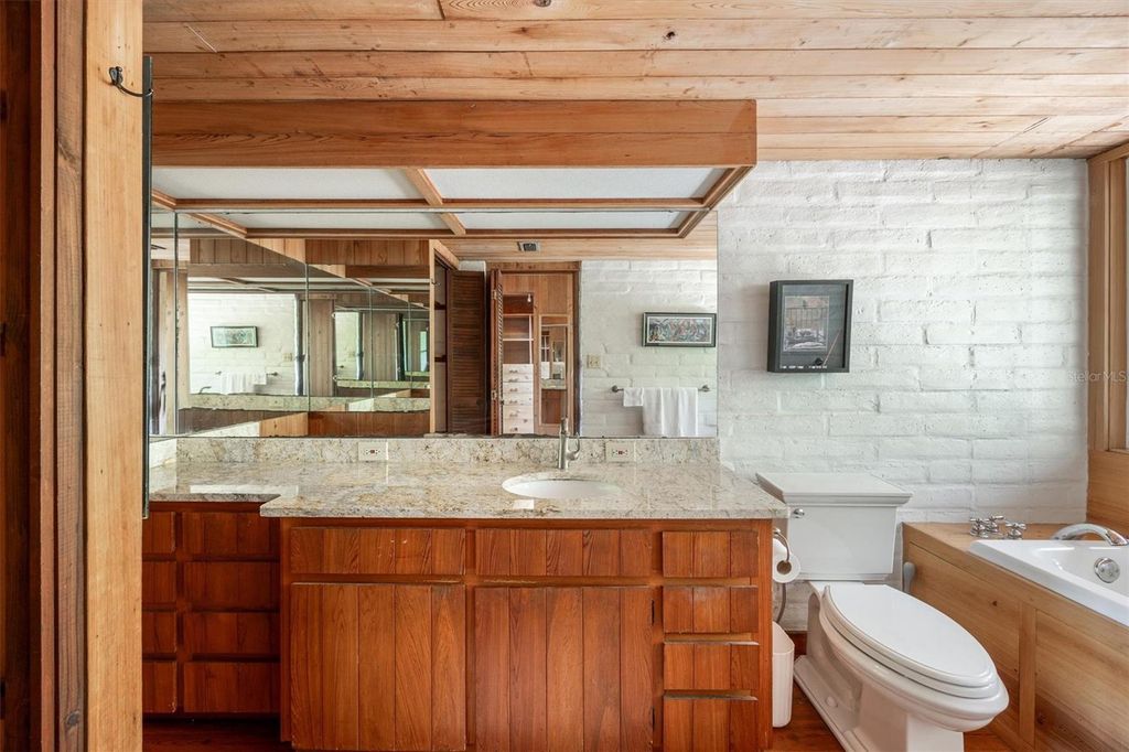 Image 36 of property listing at 6424 SW 26TH PL, Gainesville, FL 32608