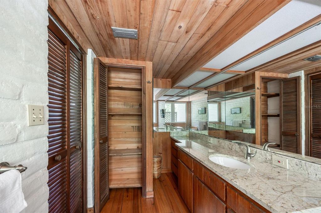 Image 37 of property listing at 6424 SW 26TH PL, Gainesville, FL 32608