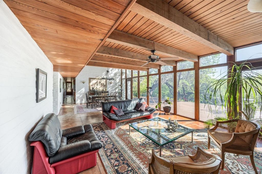 Image 6 of property listing at 6424 SW 26TH PL, Gainesville, FL 32608