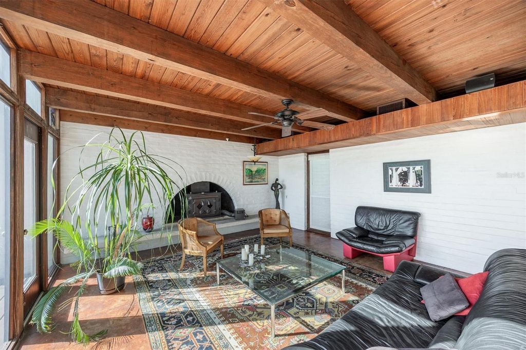 Image 7 of property listing at 6424 SW 26TH PL, Gainesville, FL 32608