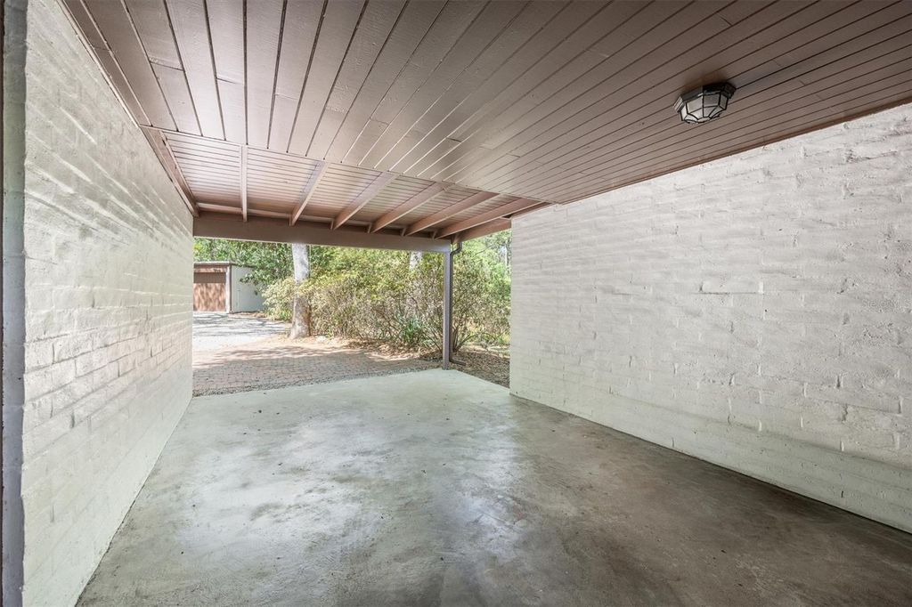 Image 66 of property listing at 6424 SW 26TH PL, Gainesville, FL 32608