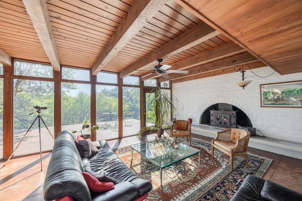 Image 8 of property listing at 6424 SW 26TH PL, Gainesville, FL 32608