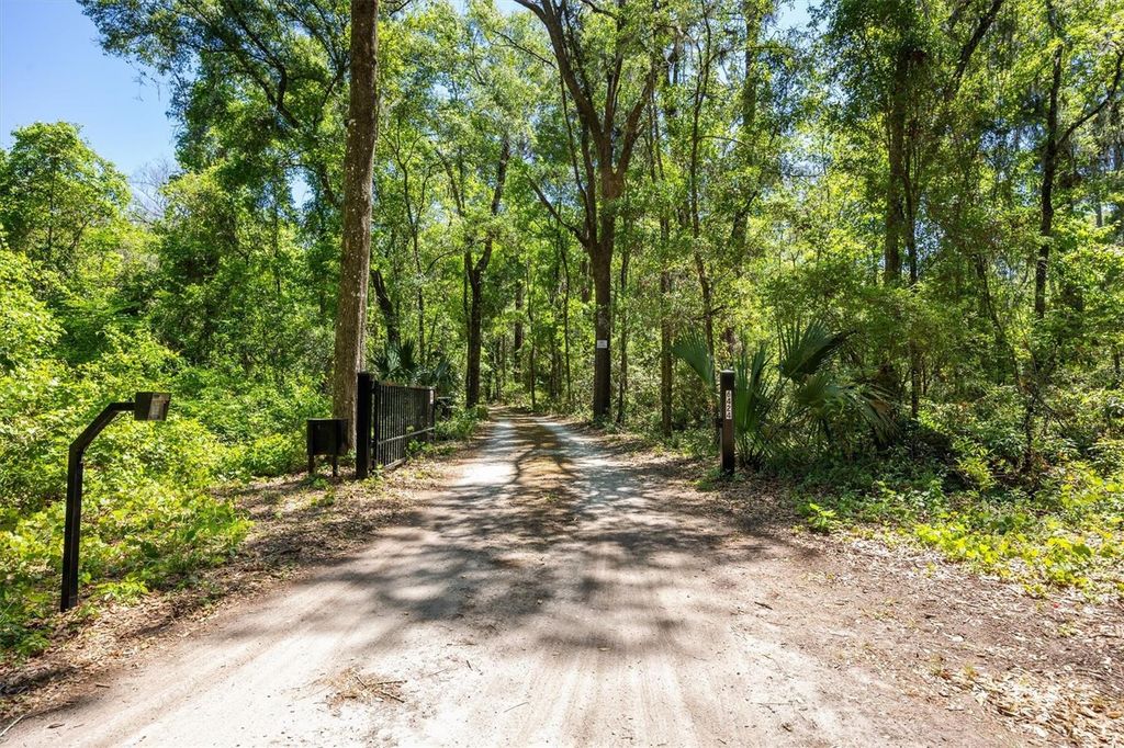 Image 80 of property listing at 6424 SW 26TH PL, Gainesville, FL 32608