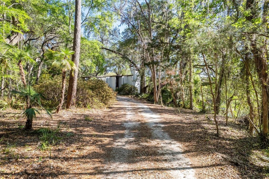 Image 81 of property listing at 6424 SW 26TH PL, Gainesville, FL 32608