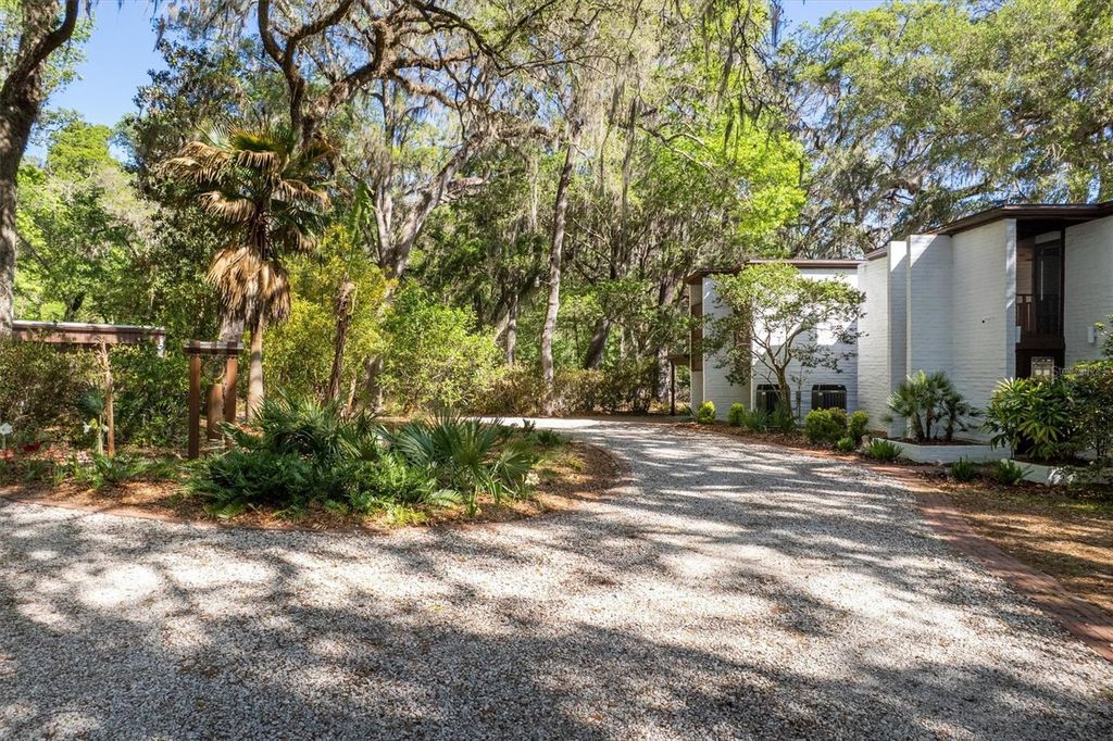 Image 84 of property listing at 6424 SW 26TH PL, Gainesville, FL 32608