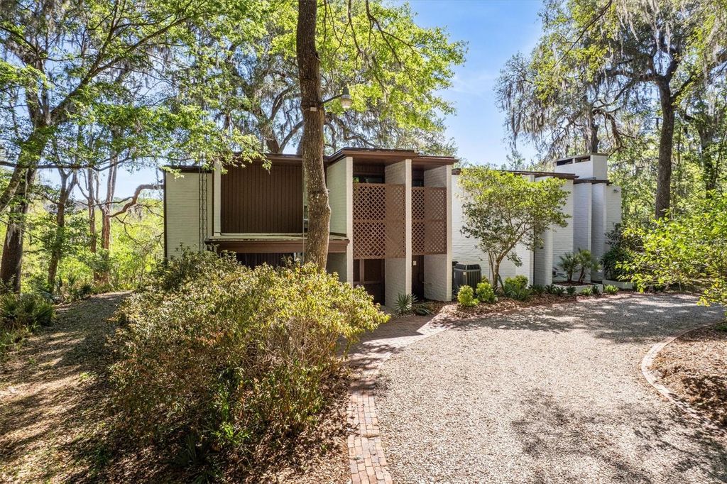 Image 86 of property listing at 6424 SW 26TH PL, Gainesville, FL 32608