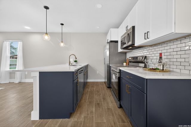 2737 W Craig Pl, San Antonio, TX 78228