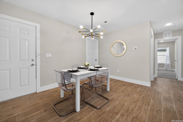 2737 W Craig Pl, San Antonio, TX 78228