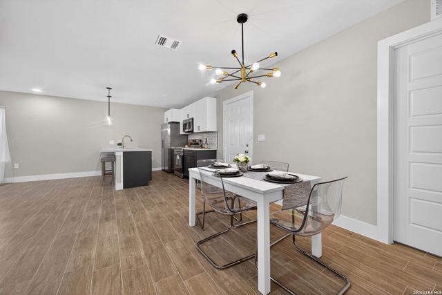 2737 W Craig Pl, San Antonio, TX 78228