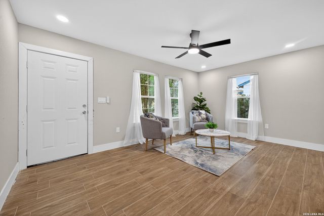 2737 W Craig Pl, San Antonio, TX 78228