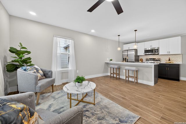 2737 W Craig Pl, San Antonio, TX 78228